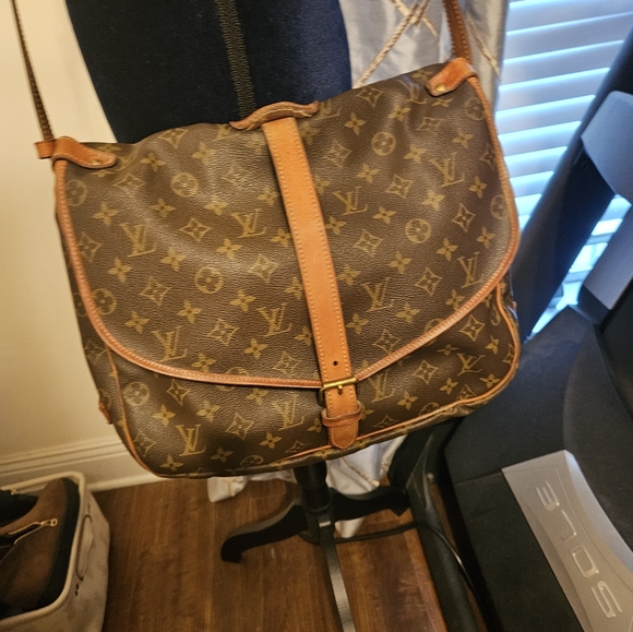 Authentic Vintage Louis Vuitton Saumur 35 Monogram Canvas Messenger Shoulder bag - Picture 6 of 16